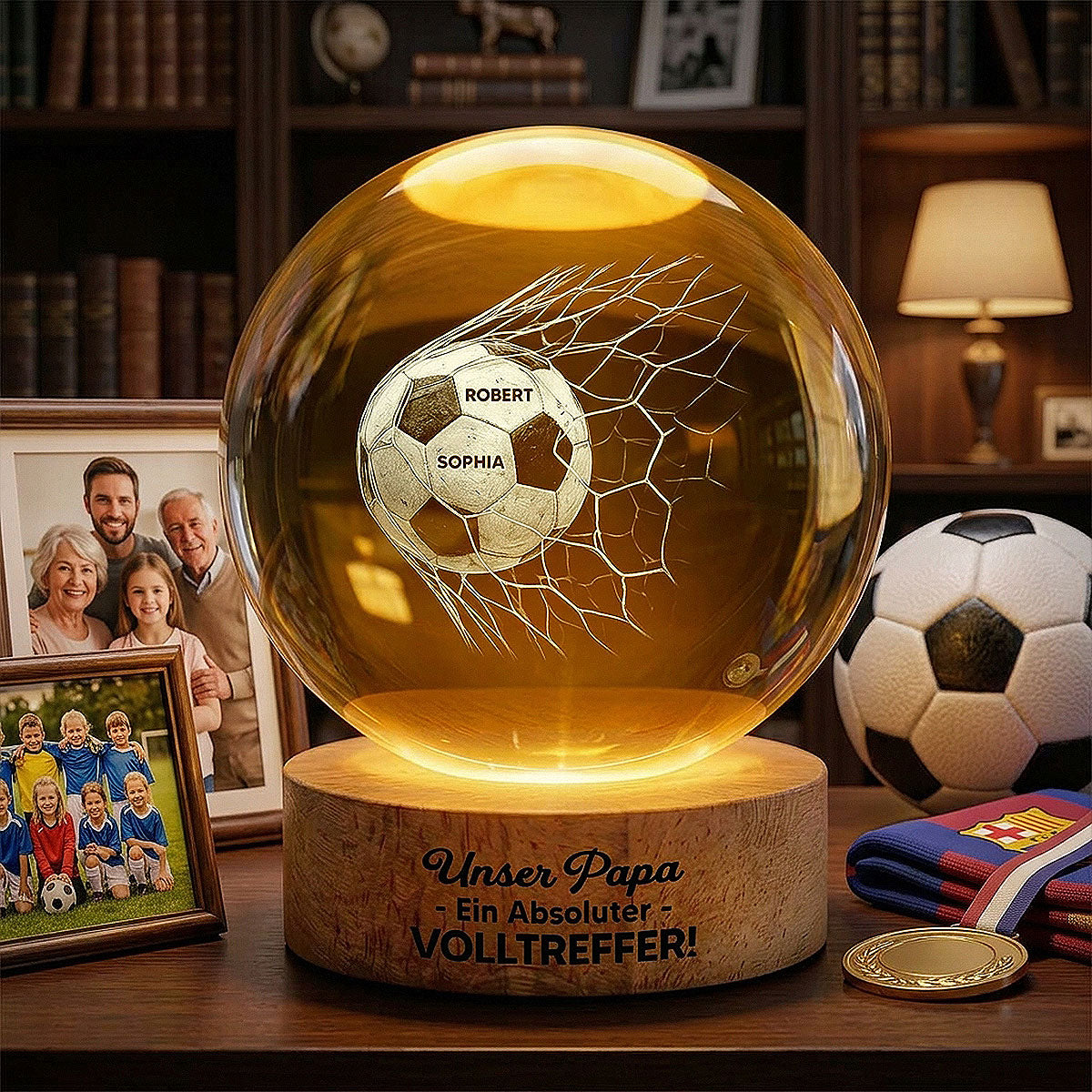 Unser Papa Ein absoluter Volltreffer - Personalisiertes Kristallkugel LED Nachtlicht – Geschenk zum Vatertag für Fußball-Papa – Mit Namen
