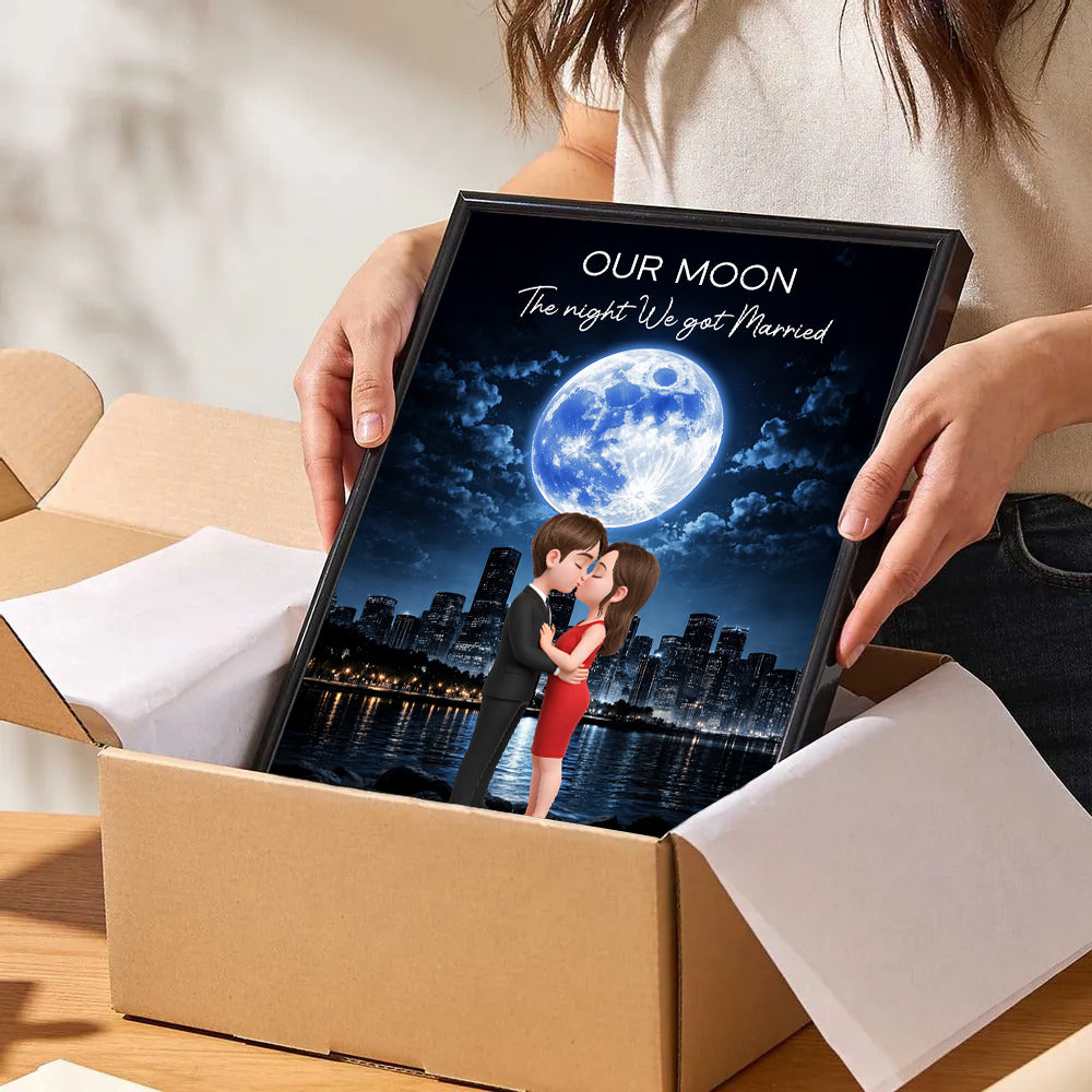 Couple Kissing Under the Moon Light City Skyline, Custom Moon Phase by Date - Personalized Poster - Sentimental Valentine's Day Gift for Her, for Him