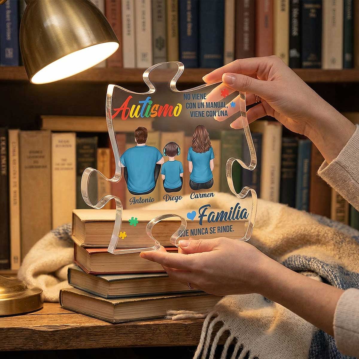 Autismo Viene Con Una Familia Que Nunca Se Rinde - Personalized Acrylic Block Plaque - Spanish Version