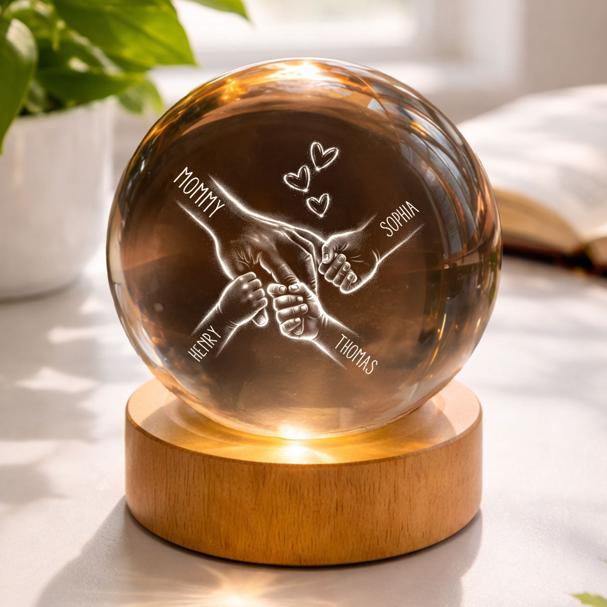 Kids Holding Mom's Hand - Personalized Crystal Ball LED Night Light - Heartfelt Mother's Day Gift for Mom, Wife