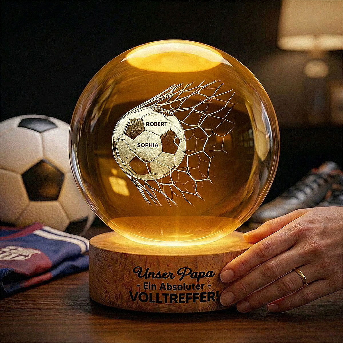 Unser Papa Ein absoluter Volltreffer - Personalisiertes Kristallkugel LED Nachtlicht – Geschenk zum Vatertag für Fußball-Papa – Mit Namen