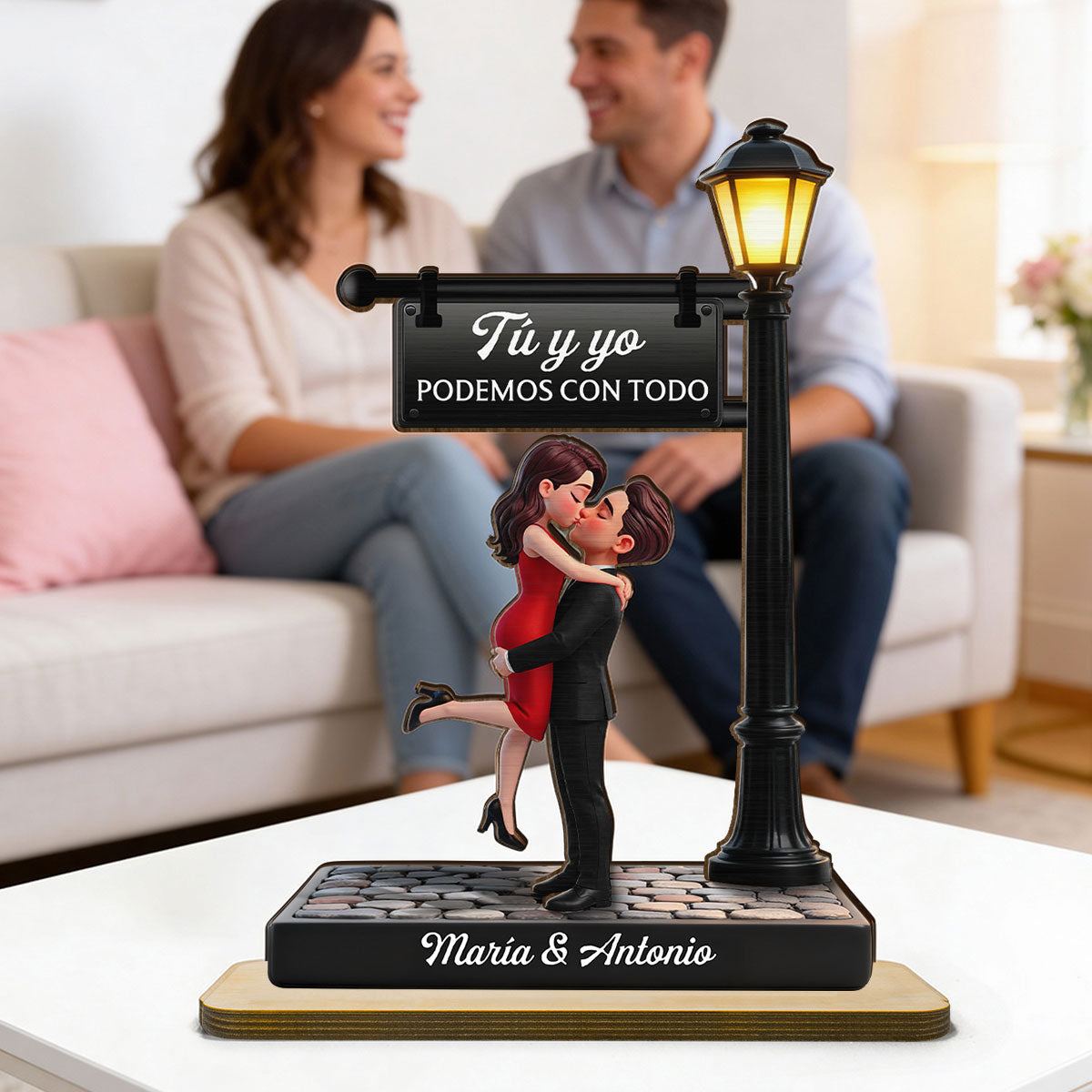 Romantic Spanish Couple Hugging Kissing Under Street Lamp Post - Personalized 2-Layered Wooden Plaque - Heartfelt Gift For Couple