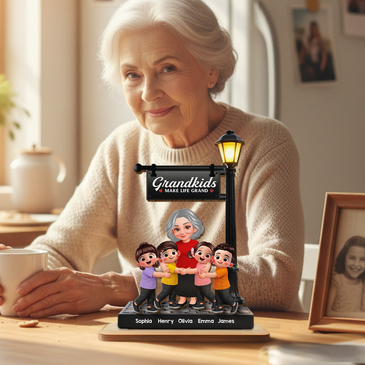 Grandma And Grandkids Happy Together Under Lamp Post - Personalized 2-Layered Wooden Plaque - Gift For Grandma