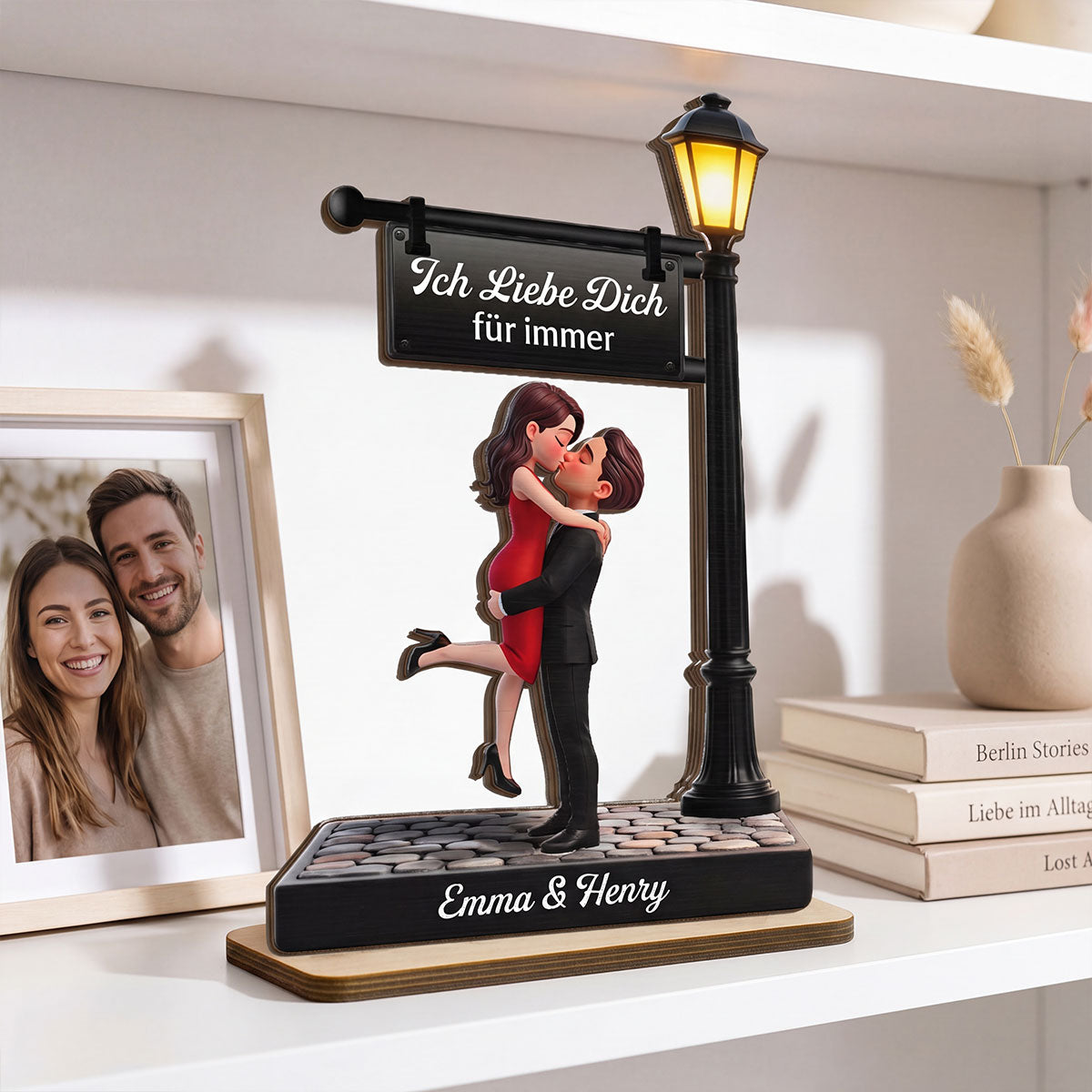 Zeitlose Liebe im Licht - Personalisierte 2-lagige Holzplakette - Herzliches Jubiläumsgeschenk, Hochzeitsgeschenk für Paare, für ihn, für sie