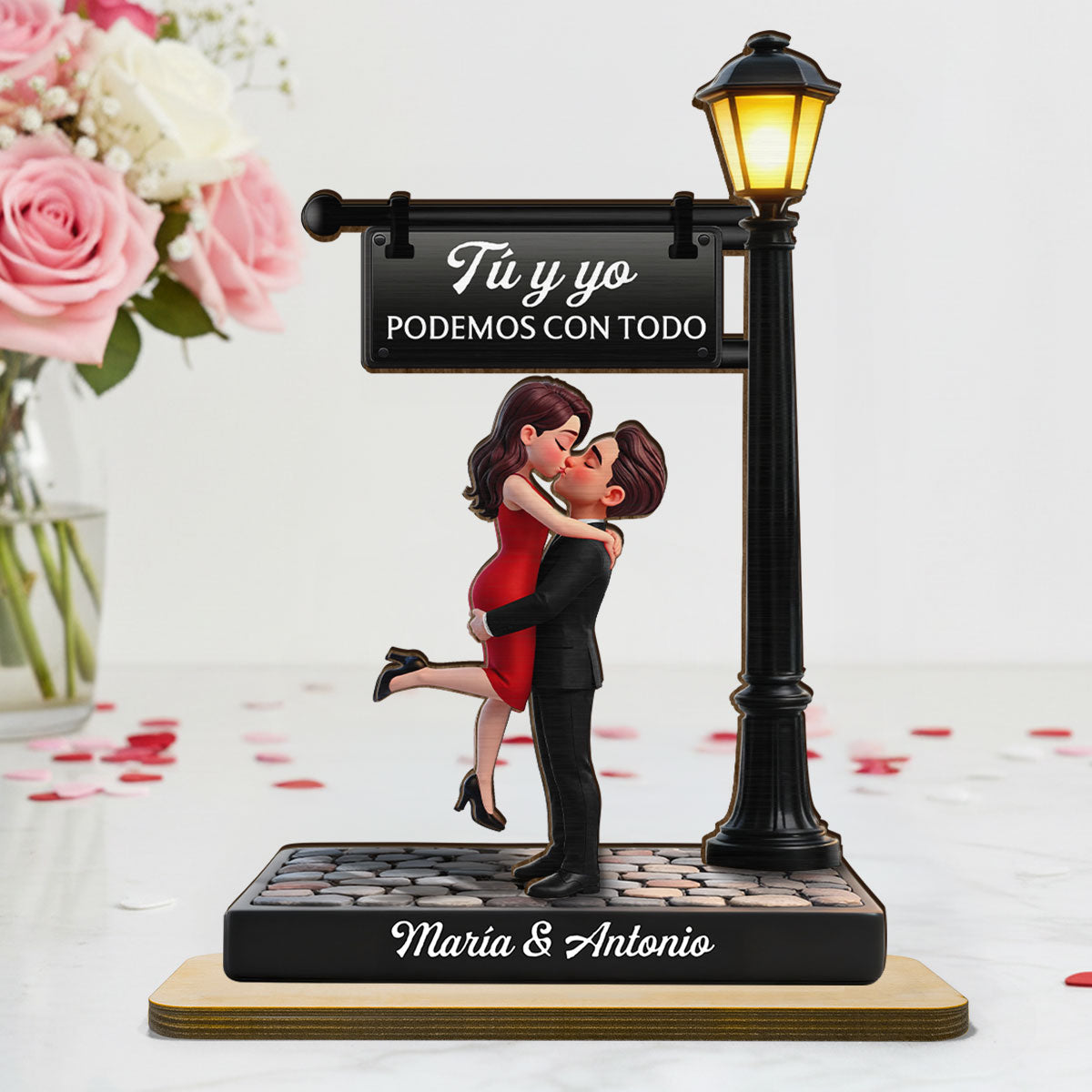 Romantic Spanish Couple Hugging Kissing Under Street Lamp Post - Personalized 2-Layered Wooden Plaque - Heartfelt Gift For Couple